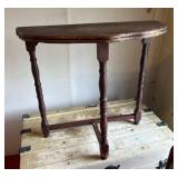 Half round stand 24x12x21