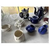 Teapots/creamers/sugars