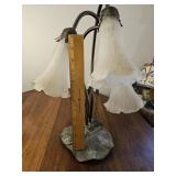 Tiffany style Lily pad table lamp.