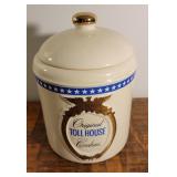Cookie jar nestle toll house cookies.