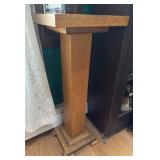 Oak pedestal plant stand