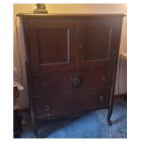 Walnut chiffarobe dresser - needs tinkering