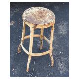 Tin stool 24in
