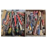 2 boxes screw drivers