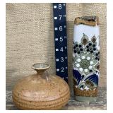 2 pottery vases