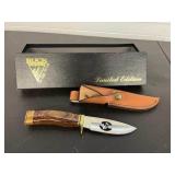 Buck knife with sheath in box