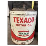 Texaco gas can and Sinclair oil can