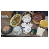 Box misc pottery, cups & saucers, etc