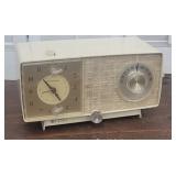 Retro GE clock radio