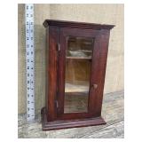 Mini display case/cabinet