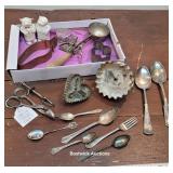 Box kitchenware - cookie cutters, salt and