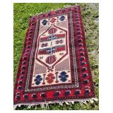 Beautiful oriental carpet aprx 42x72