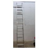 Aluminum extension ladder
