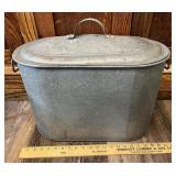 Antique galvanized canner with wire rack insert