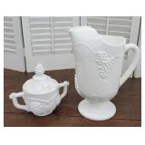 2pcs Grape cluster milk glass