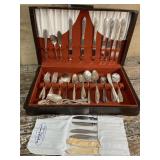 Oneida silverware box with silverware