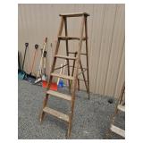 Wood step ladder