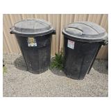 2 32 gallon trash cans