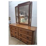 6 drawer dresser, 3 Way mirror 61"19"33"
