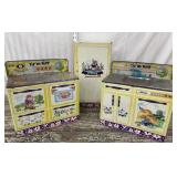 Lilï¿½Boï¿½Peep tin toy stove, refrigerator and sink