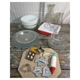 Box of kitchen items - Pyrex, juice pitchers,