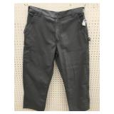 New menï¿½s Carhart pants 38 x 30