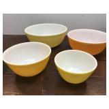 Old Pyrex nesting bowls