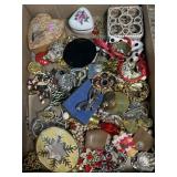 Costume jewelry - Pins, clip and pierced