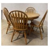 Round oak  table with 4 solid chairs 42x29