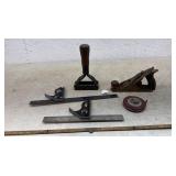 Seagent plane , slide rule . Squares