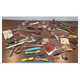 Box vintage kitchen gadgets - Texaco bottle