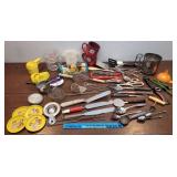 Box kitchen gadgets and utensils - Tupperware,