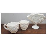 3pcs Westmoreland old quilt Milk Glass - fan vase