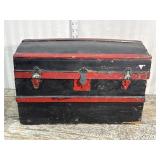 Vintage childï¿½s dome top trunk