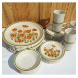 Meadow Brook Stoneware 32 pc lot. Dinner plates,