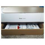 Like New Cricut with ALL items shown. Minimal