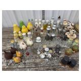 Box salt and pepper shakers and oil and vinegar