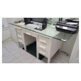 Knee hole desk aprx 30x50x32t with oversized