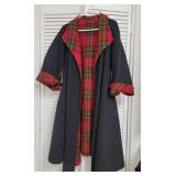 Love this Ladies vintage wool plaid / gray cape/