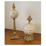 2 Decorative globe / pedestals