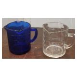 2 Measuring Cups