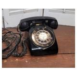 Retro black desk phone -  needs cleaning