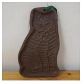 1982 Hartstone large Kitty Mold. Signed 6.75"