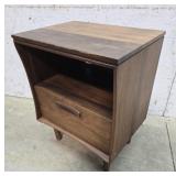 Mid century end table 20"15"25"