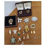 Lot of brooches