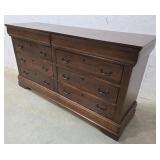 Clean 8 dresser 68"20"36"
