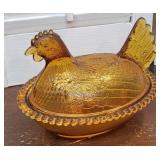 Amber glass chicken / hen on a nest
