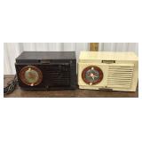 2 General Electric Bakelite radios *untested