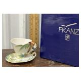 Franz cup and saucer ï¿½Paradise callsï¿½ toucan