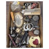 Box lil Junqueï¿½ nut picks, mini tools, bell,